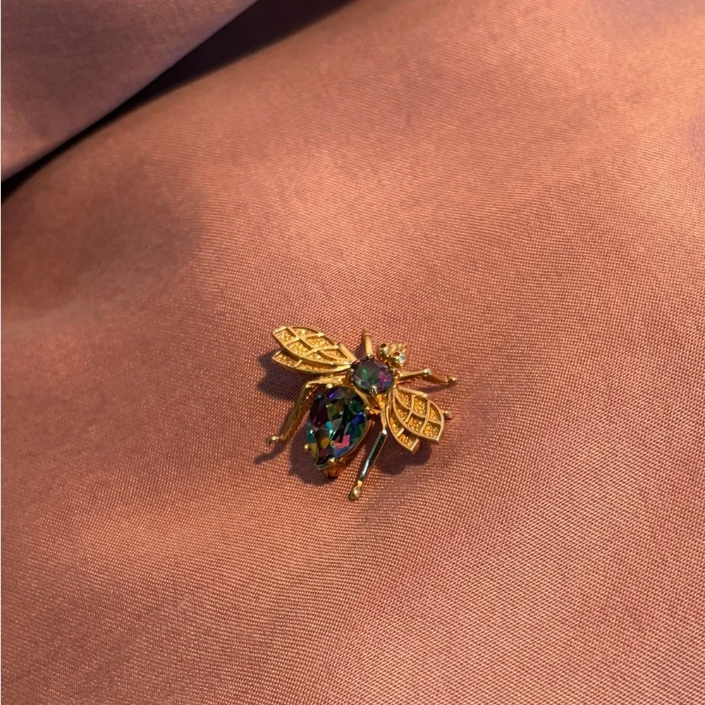 10k Gold and Topaz Bee Pin